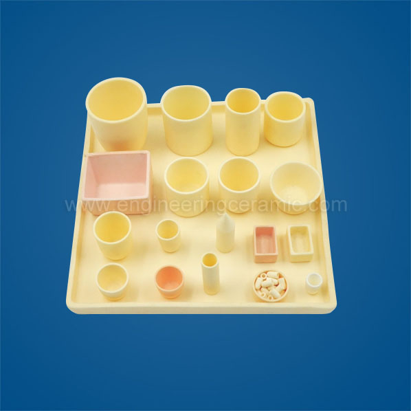 เหตุใดจึงเลือกภาชนะแล็บเซรามิกอลูมินาให้เหมาะกับความต้องการในห้องปฏิบัติการของคุณ